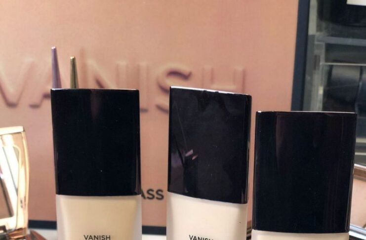 Swatches & Review Hourglass Vanish Seamless Finish Liquid Foundation