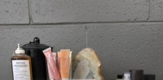 Review | Why You Need Bare Minerals Complexion Rescue