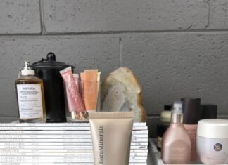 Review | Why You Need Bare Minerals Complexion Rescue