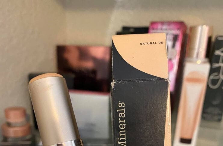 REVIEW BARE MINERALS COMPLEXION RESCUE HYDRATING FOUNDATION STICK