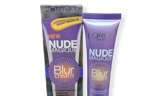 L’Oréal Paris – Nude Magique Blur Cream Review, Swatches