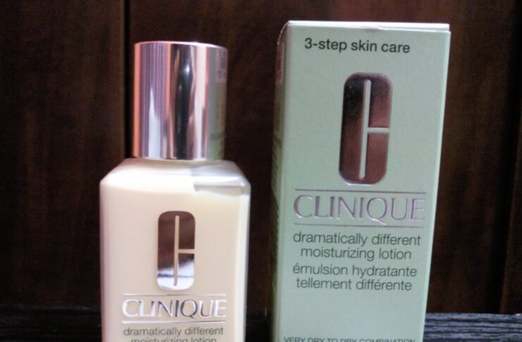 Clinique’s Yellow Moisturizer Review: The Iconic Dramatically Different Lotion That Changed Skincare Dramatically Different Moisturizing Lotion