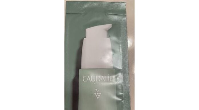 Caudalie Vinopure Skin Perfecting Serum Review: A Game-Changer for Problematic Skin? Caudalie Vinopure Skin Perfecting Serum Reviews