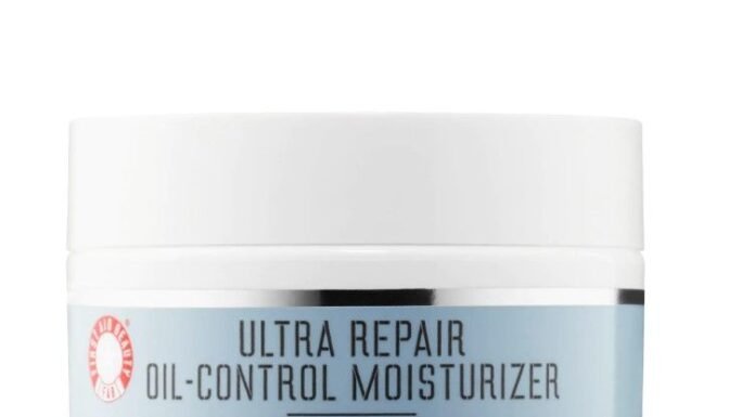First Aid Beauty Ultra Repair Oil-Control Moisturizer: Your Ultimate Solution for Oily Skin First Aid Beauty