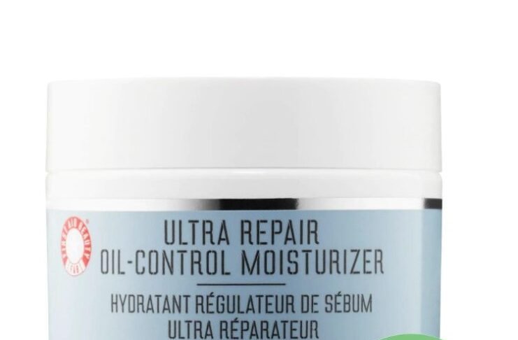 First Aid Beauty Ultra Repair Oil-Control Moisturizer: Your Ultimate Solution for Oily Skin First Aid Beauty