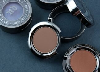 Urban Decay Single Eyeshadow Review: Is This Iconic Product Worth Your Money? UD's 24/7 eyeshadow single in Sin did everything for my eyes that I wanted bluff to do (but didn't)