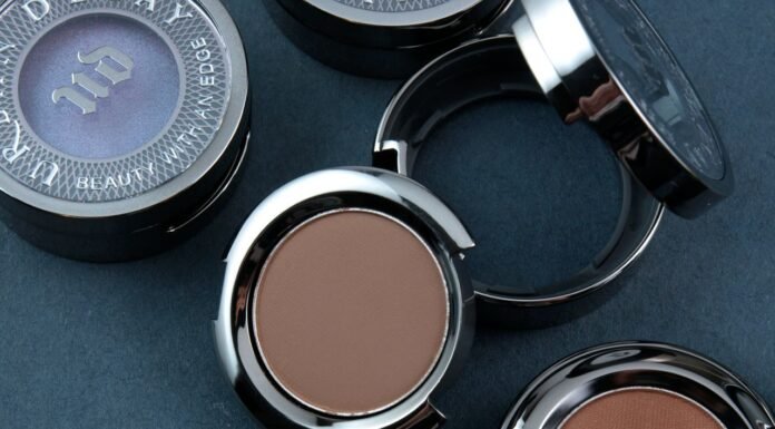 Urban Decay Single Eyeshadow Review: Is This Iconic Product Worth Your Money? UD's 24/7 eyeshadow single in Sin did everything for my eyes that I wanted bluff to do (but didn't)